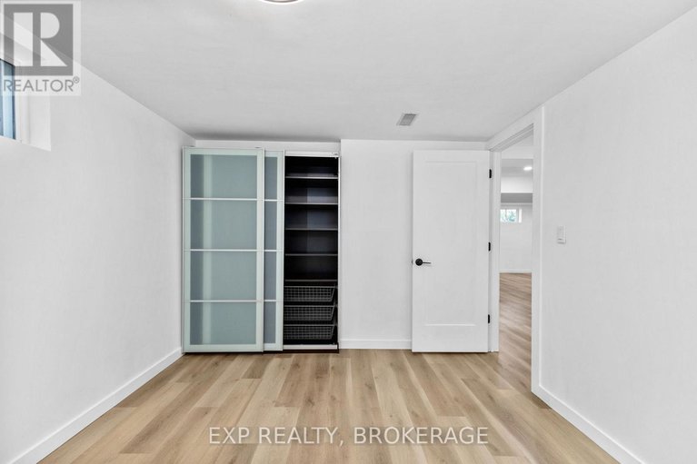 29279795/1502-farnsworth-avenue/alta-vista/ottawa/ontario/K1H7C3_36