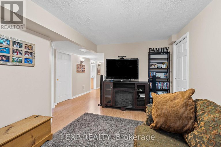 28859903/18-golders-green-lane/longfields/ottawa/ontario/K2J5C1_35