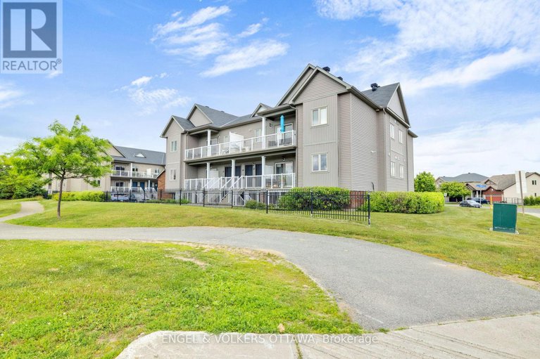 28491799/4-44-sternes-private/springridgeeast-village/ottawa/ontario/K4A0X8_5