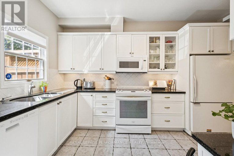 28550897/254-stewart-street/sandy-hill/ottawa/ontario/K1N6K4_16