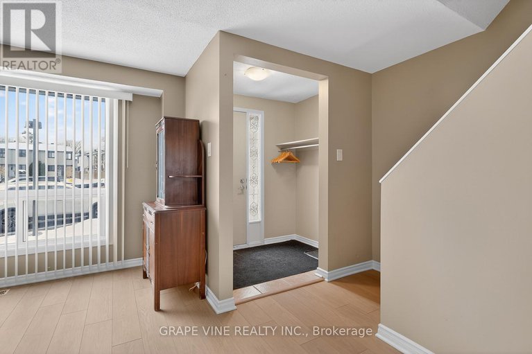 29208366/6885-bilberry-drive/convent-glen-north/ottawa/ontario/K1C2E8_4