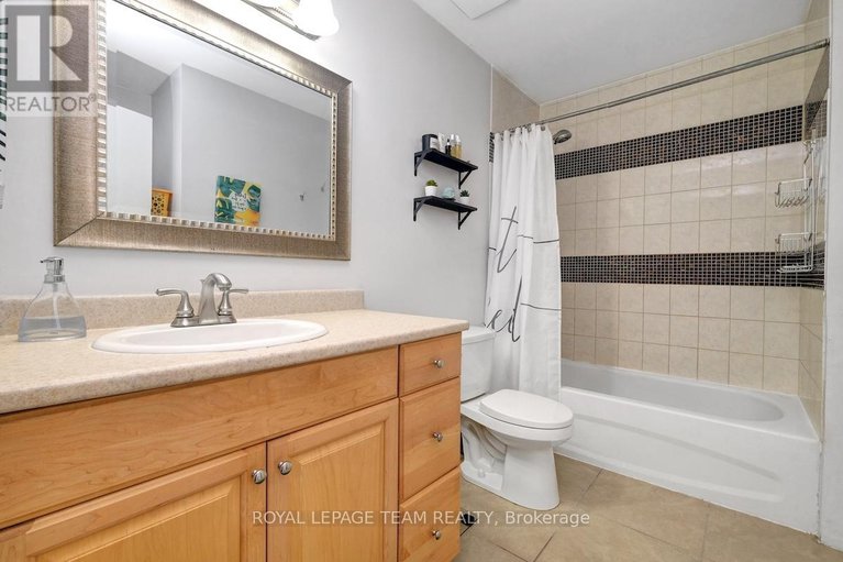 28734706/284-d-dalehurst-drive/tanglewood/ottawa/ontario/K2G4J5_16