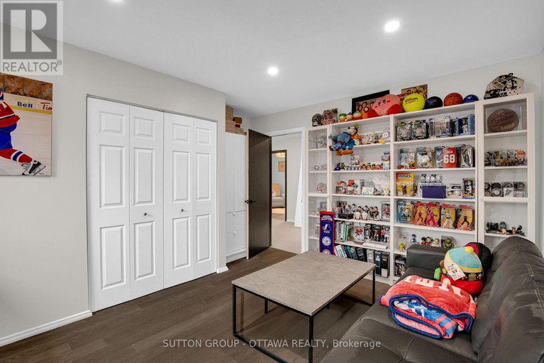 28535998/13-weatherwood-crescent/pineglencountry-place/ottawa/ontario/K2E7C5_37