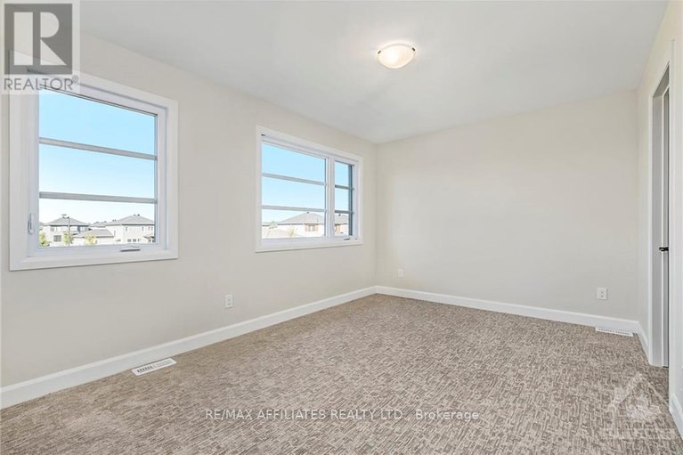 27477145/1035-chablis-crescent/faubourg-ste-marie-hamlet/embrun/ontario/K0A1W0_13