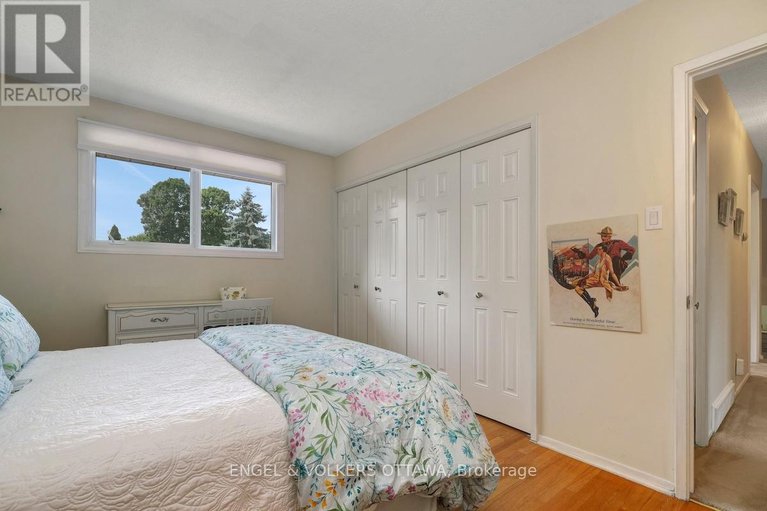 28812016/15-dickson-street/bruce-farmgraham-parkqualicumbellands/ottawa/ontario/K2H7H6_37