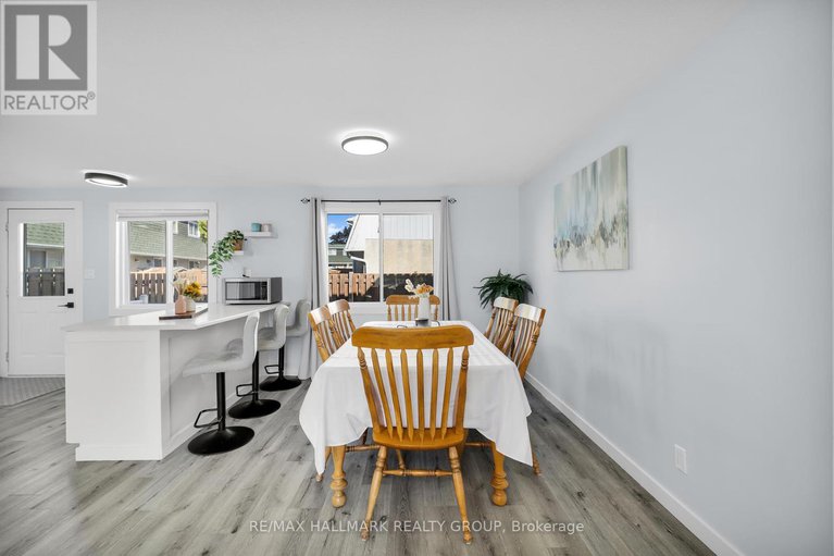 28895852/d-1520-beaverpond-drive/pineview/ottawa/ontario/K1B3R9_11