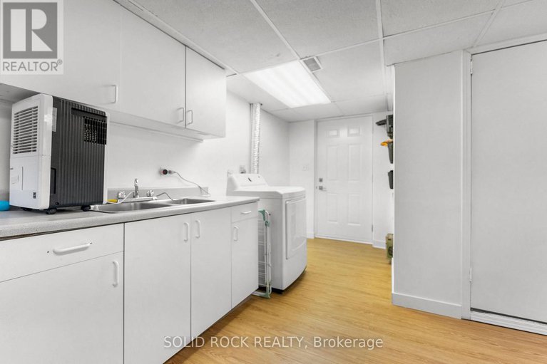 28313092/316-singleton-way/chatelaine-village/ottawa/ontario/K1E2B3_25