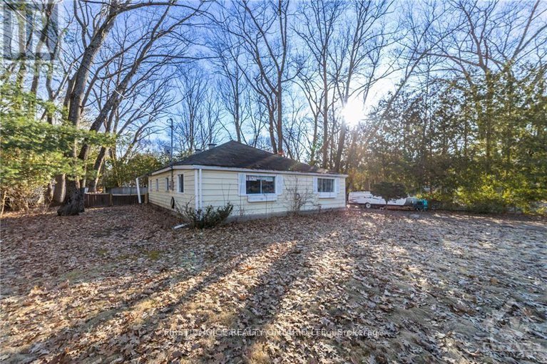 27933772/397-bayview-drive/constance-bay/ottawa/ontario/K0A3M0_20