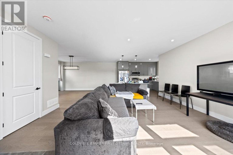 29180172/a-b-25-pennard-way/hunt-club-parkgreenboro/ottawa/ontario/K1T4C1_15