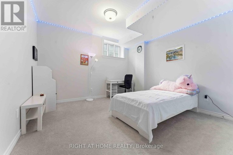 29564019/272-maygrass-way/remainder-of-stittsville-area/ottawa/ontario/K2S2K9_32