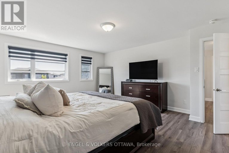 28649203/529-lucent-street/village-of-russell/russell/ontario/K4R0G3_25