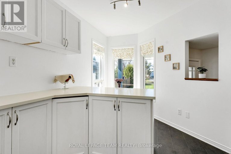 29671014/11-liette-court/kemptville/north-grenville/ontario/K0G1J0_15