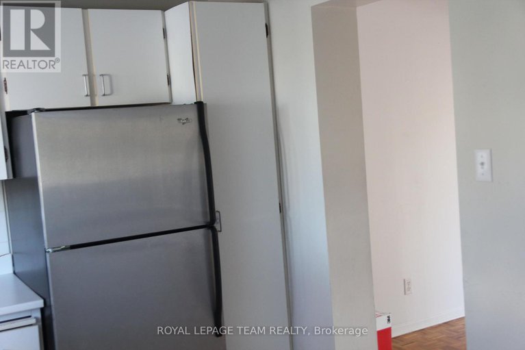 28509470/322-des-epinettes-avenue/queenswood-heights-south/ottawa/ontario/K1E2L6_2