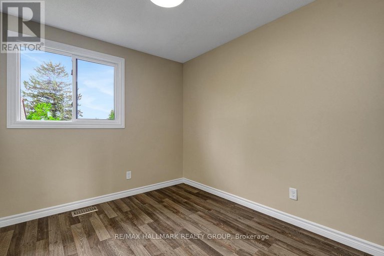 28349257/1701-lafrance-drive/queenswood-heights-south/ottawa/ontario/K1E2L7_25