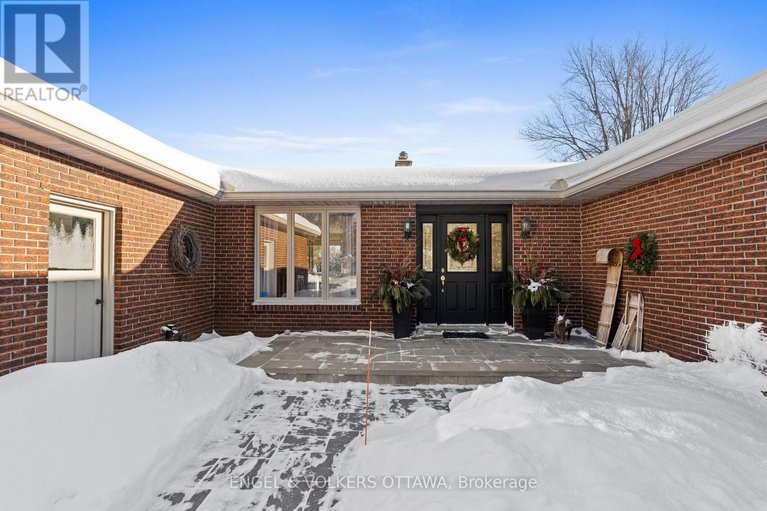 29309031/1304-fairway-drive/manotick-south-to-roger-stevens/ottawa/ontario/K4M1B3_4