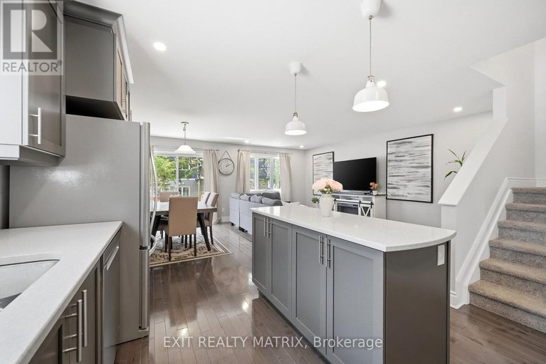 29646598/368-twilight-avenue/village-of-russell/russell/ontario/K4R0E6_6