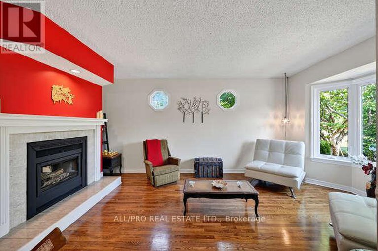 28721991/1144-rideau-bend-crescent/manotick-east-to-manotick-station/ottawa/ontario/K4M1B5_7