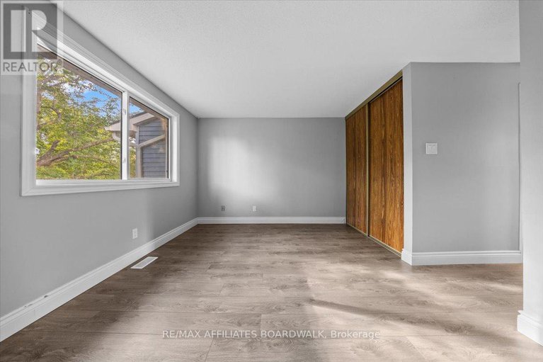 29211965/6482-bilberry-drive-w/convent-glen-north/ottawa/ontario/K1C4N8_29