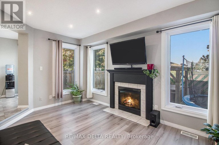 28928926/1610-duplante-avenue/fallingbrookpineridge/ottawa/ontario/K4A4A2_12