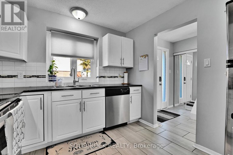 29674450/137-3915b-old-richmond-road/arbeatha-park/ottawa/ontario/K2H8T9_7