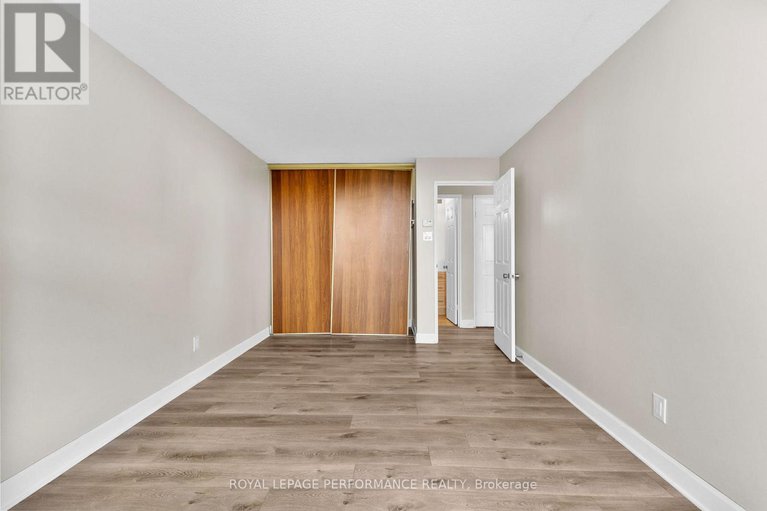 28607992/1003-1171-ambleside-drive/woodroffe/ottawa/ontario/K2B8E1_20