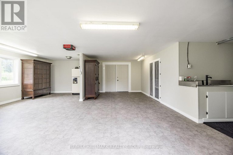28462169/1329-south-gower-drive-s/north-grenville-twp-kemptville-east/north-grenville/ontario/K0G1J0_39