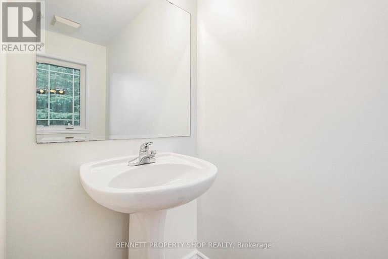 28650967/508-pepperville-crescent/emerald-meadowstrailwest/ottawa/ontario/K2M0E3_5