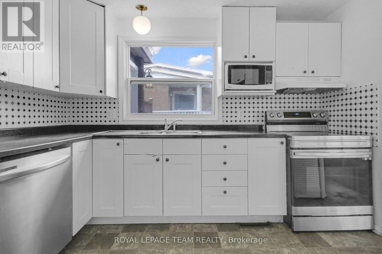 28738547/52-bowhill-avenue/borden-farmstewart-farmcarleton-heightsparkwood-hills/ottawa/ontario/K2E6S7_12