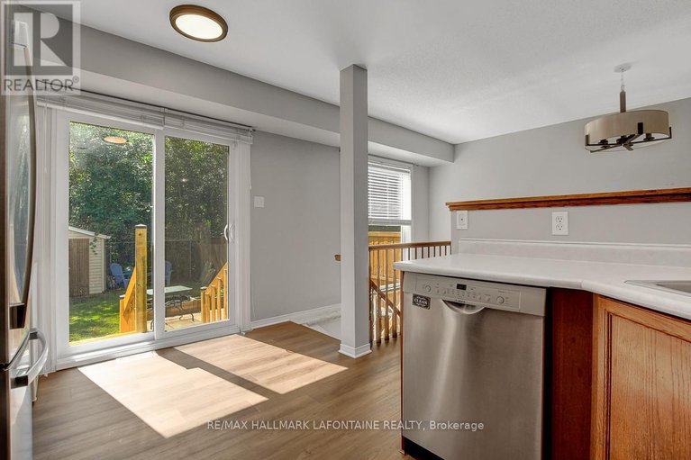 28827853/446-lawler-crescent/chatelaine-village/ottawa/ontario/K4A3Y3_16