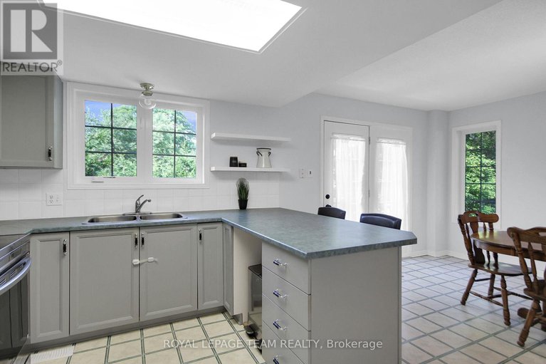 28617518/16-riverbank-court/stittsville-central/ottawa/ontario/K2S1V7_10