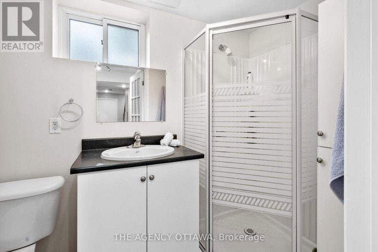 28490663/659-alesther-street/overbrookcastle-heights/ottawa/ontario/K1K1H8_28