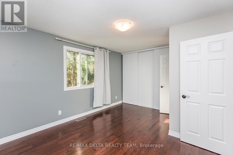 29517311/8-323-monica-crescent/bilberry-creekqueenswood-heights/ottawa/ontario/K1E3N6_26