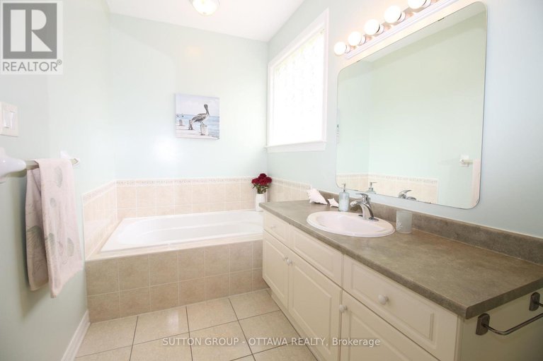 28889685/18-sirocco-crescent/stittsville-north/ottawa/ontario/K2S1Z7_15