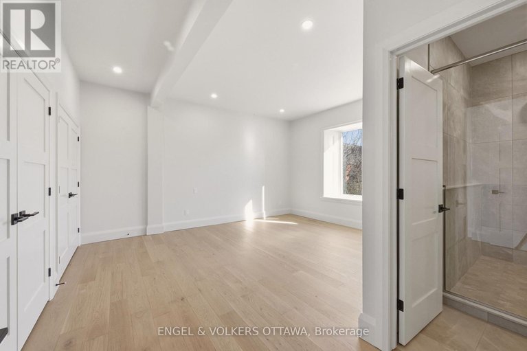 29649230/35-mackay-street/new-edinburgh/ottawa/ontario/K1M2B2_30