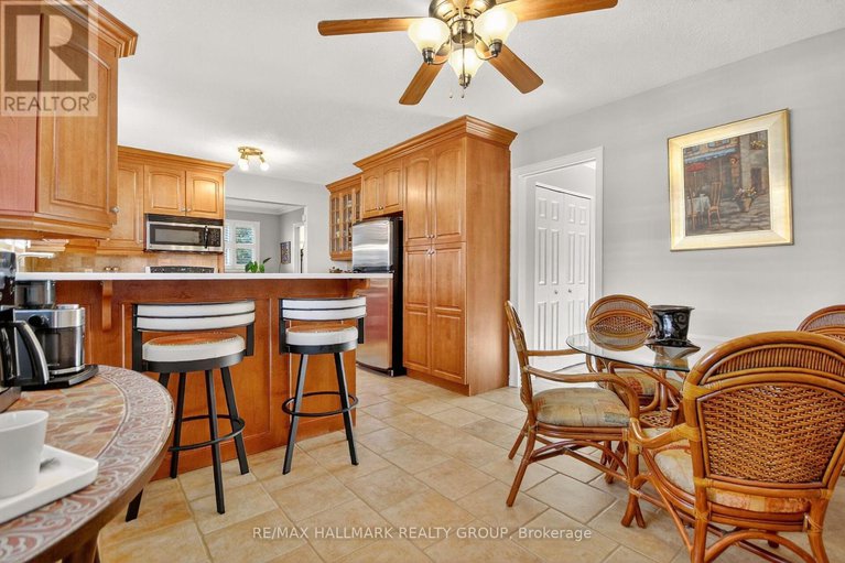 29053802/838-balsam-drive/chatelaine-village/ottawa/ontario/K1E1B7_16