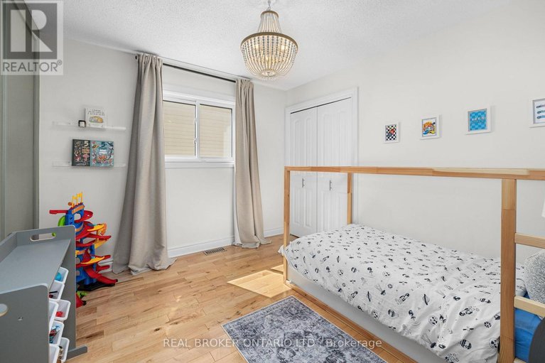 29653465/2058-wildflower-drive/queenswood-heights-south/ottawa/ontario/K1E3R3_34