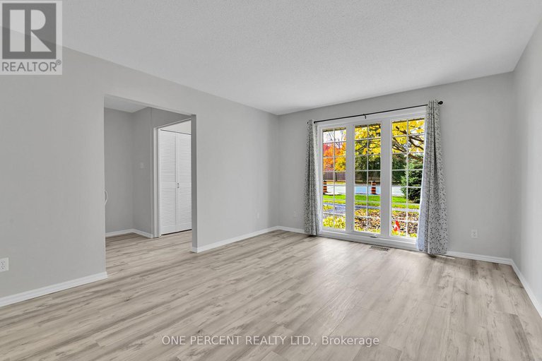 29436564/1511-fisher-avenue/carleton-square/ottawa/ontario/K2C3M8_7