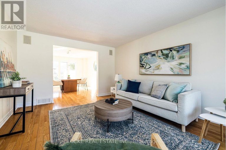 29535443/1404-forest-valley-drive/chapel-hill/ottawa/ontario/K1C5M8_7