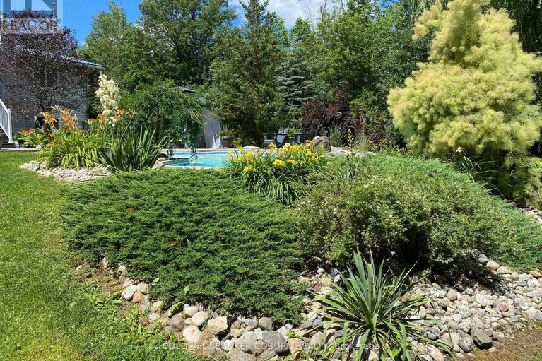 29376063/6167-burritts-rapids-road/north-grenville-twp-kemptville-south/north-grenville/ontario/K0G1N0_39