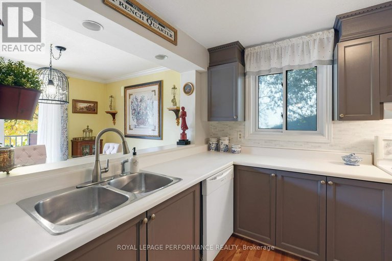 28961456/402-1589-st-bernard-street/sawmill-creektimbermill/ottawa/ontario/K1T3H8_16