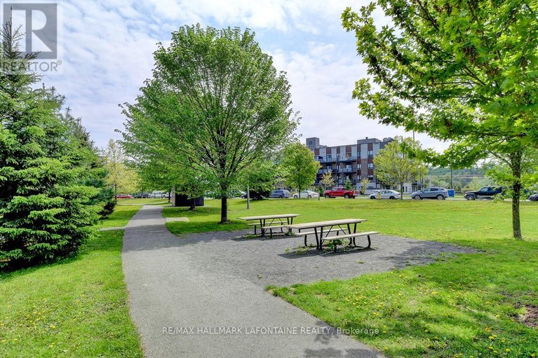 29676805/114-120-prestige-circle/chatelaine-village/ottawa/ontario/K4A1B4_35