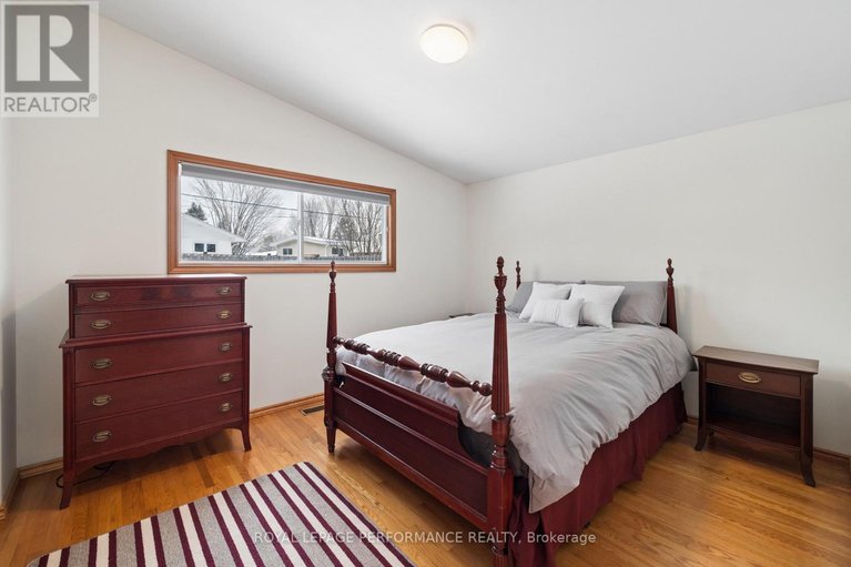 29578731/1989-michigan-avenue/urbandale-acres/ottawa/ontario/K1H6Y1_22