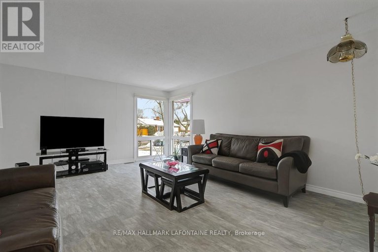 29444353/2443-ogilvie-road/beacon-hill-north/ottawa/ontario/K1J7N3_11