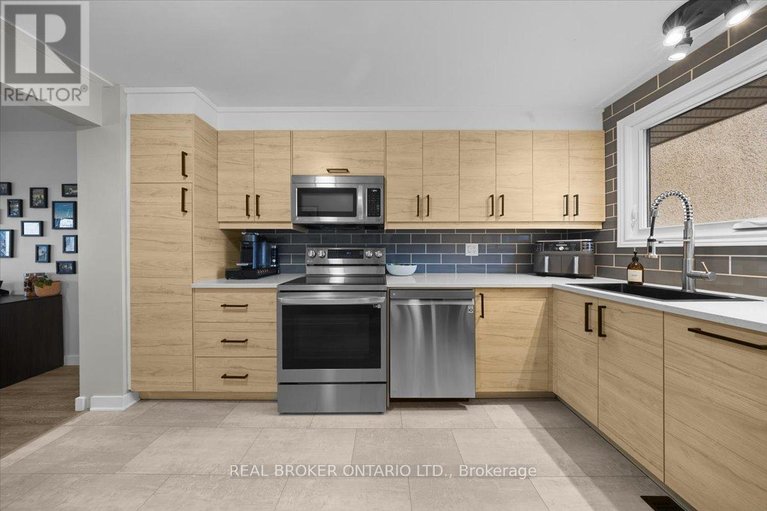 29616177/2049-stonehenge-crescent/pineview/ottawa/ontario/K1B4N7_8