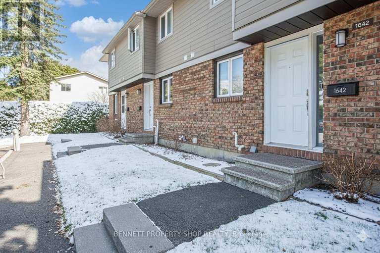 28865552/77-1642-du-sommet-place/chateauneuf/ottawa/ontario/K1C4Y9_1