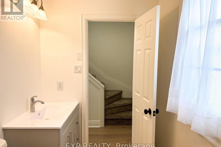 29429568/349-raglan-street-n/renfrew/renfrew/ontario/K7V1P2_5