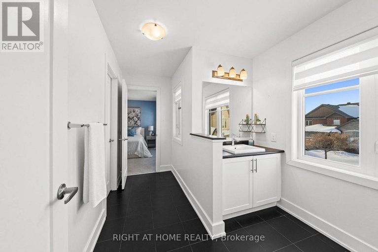 29398268/424-golden-springs-drive/riverside-southgloucester-glen/ottawa/ontario/K4M0B9_29