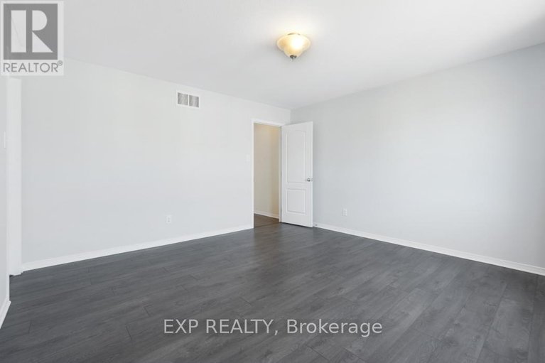 29636685/d-3705-riverbreeze-street/half-moon-bay/ottawa/ontario/K2J0S1_24