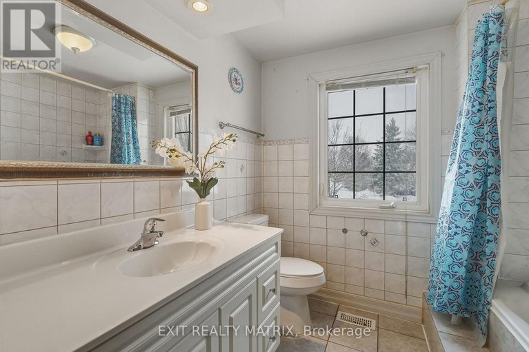 29401595/1123-burgundy-lane/convent-glen/ottawa/ontario/K1C2M9_13