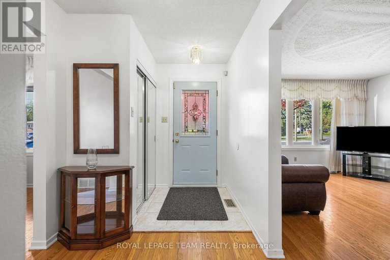 28997757/1665-fisher-avenue/carleton-heights/ottawa/ontario/K2C1X9_2